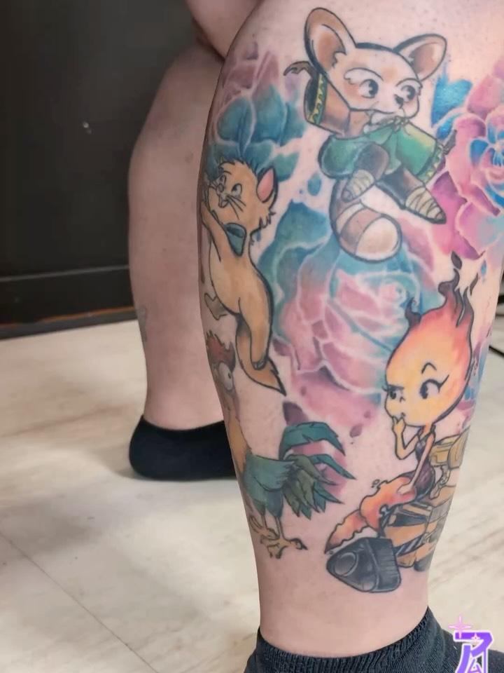 Tatouage demi-jambe Disney Pixar cartoon couleur cicatrisé — patate_masquee