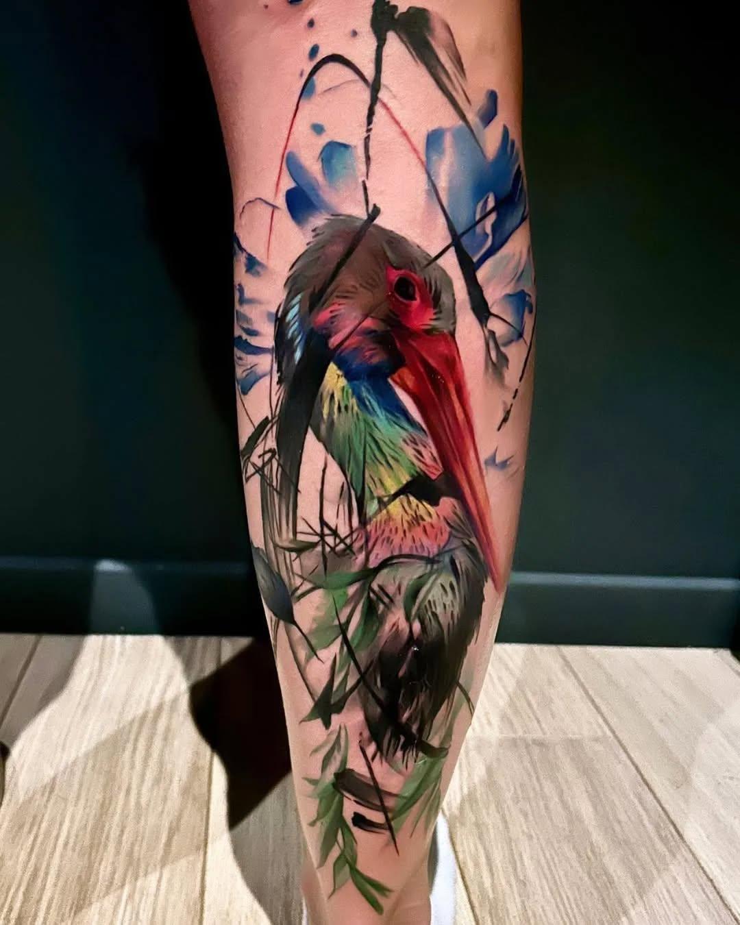 Tatouage oiseau tropical aquarelle botanique — carolineleguetattoo