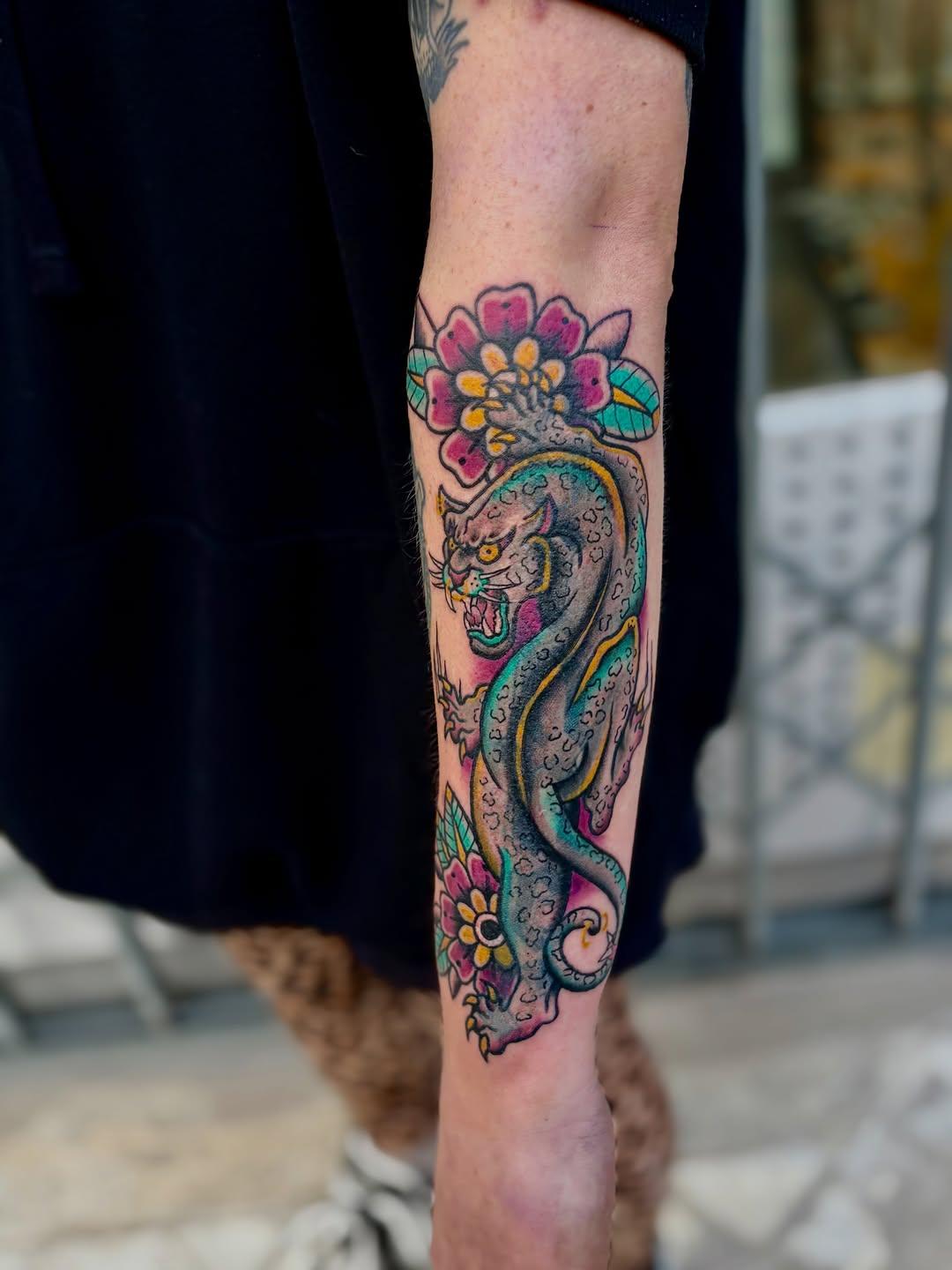 Tatouage cover panthère old school traditional — korbak.tattoo