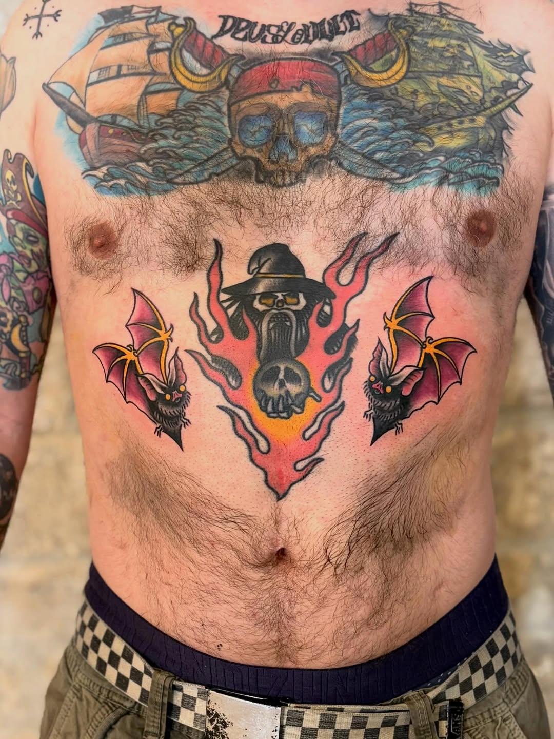 Tatouage crâne ailé old school couleur — korbak.tattoo