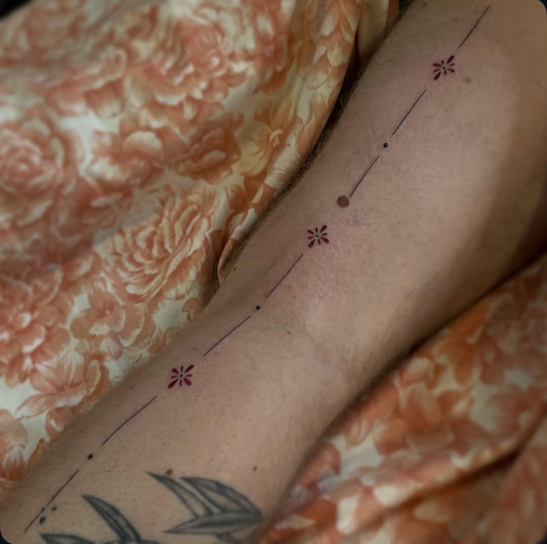Tatouage illustratif arrière jambe — chareulotte2.0