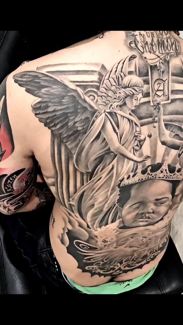 Tatouage ange et portrait d'enfant réaliste — seb_barbu