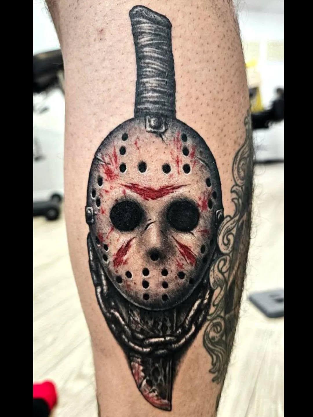 Tatouage Jason Voorhees réaliste couleur pop culture — flovlttt