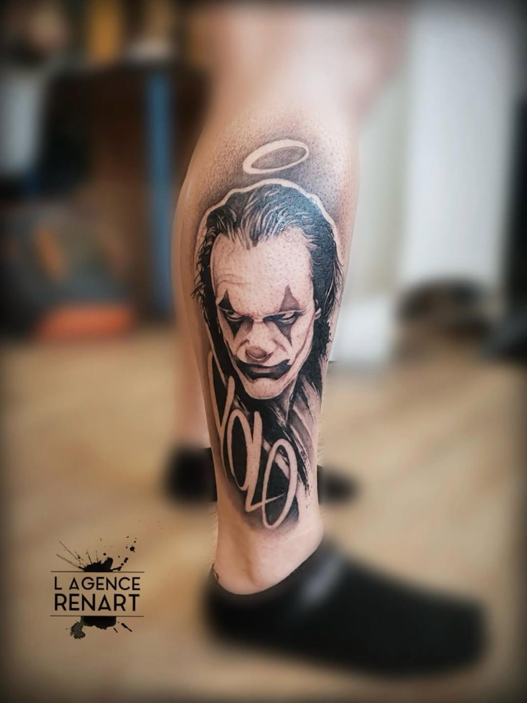 Tatouage Portrait Arthur Fleck avec halo — l_agence_renart