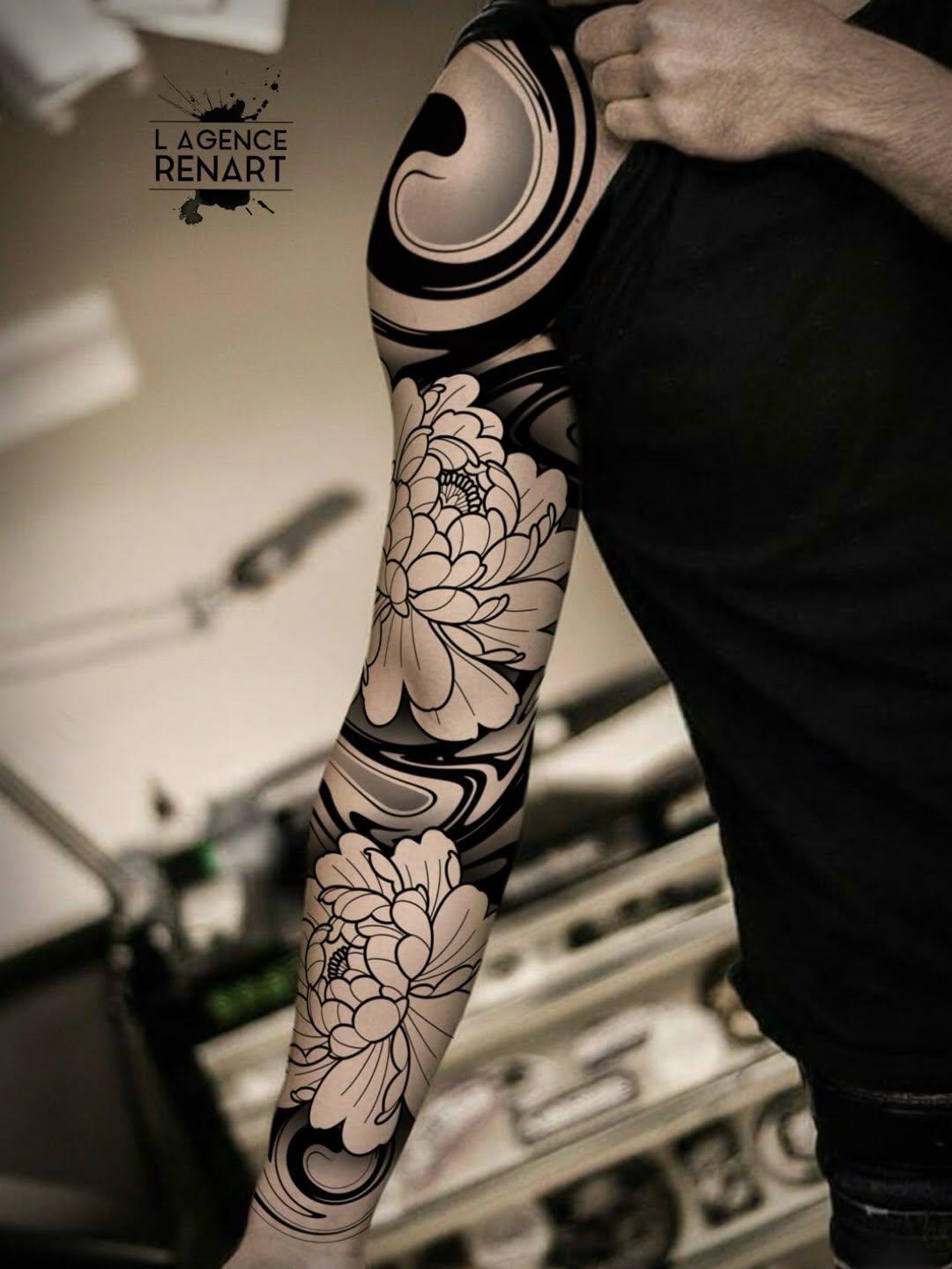 Tatouage Sleeve complet avec chrysanthèmes — l_agence_renart