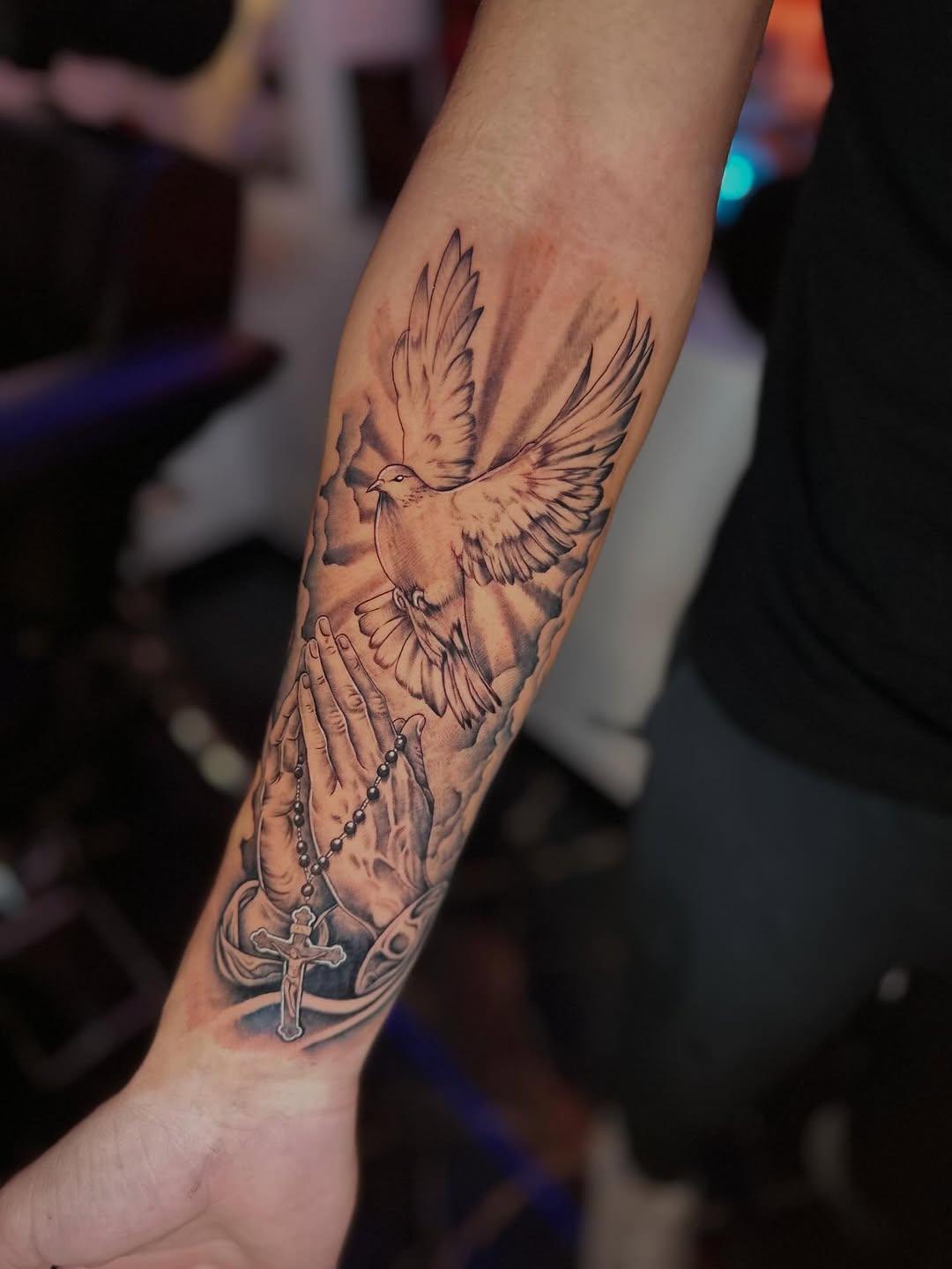 Tatouage religieux réaliste black & grey — guiibo