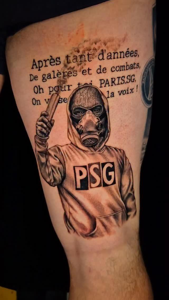Tatouage ultras PSG portrait réaliste black & grey — krocogarcia_tattoo