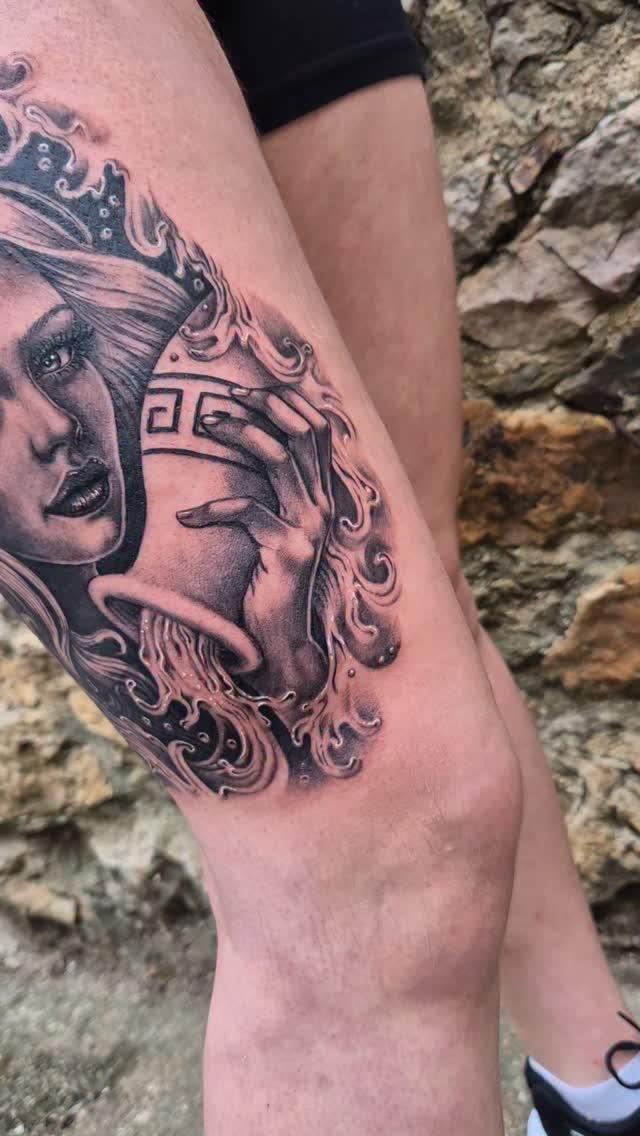 Tatouage portrait femme Verseau ornemental réaliste — krocogarcia_tattoo