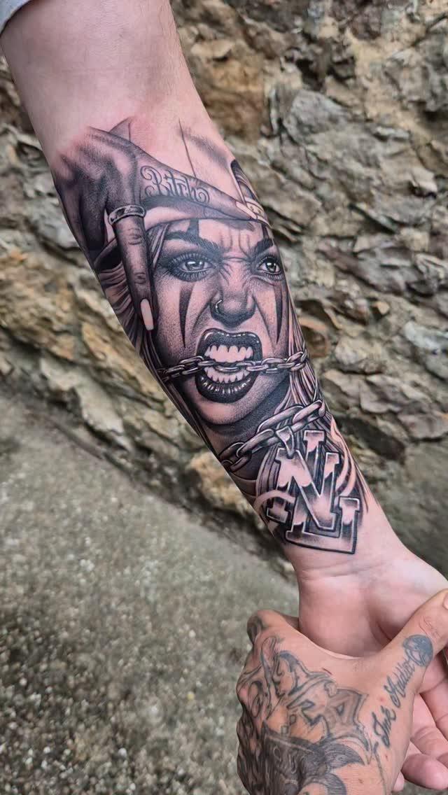 Tatouage portrait réaliste ornemental — krocogarcia_tattoo