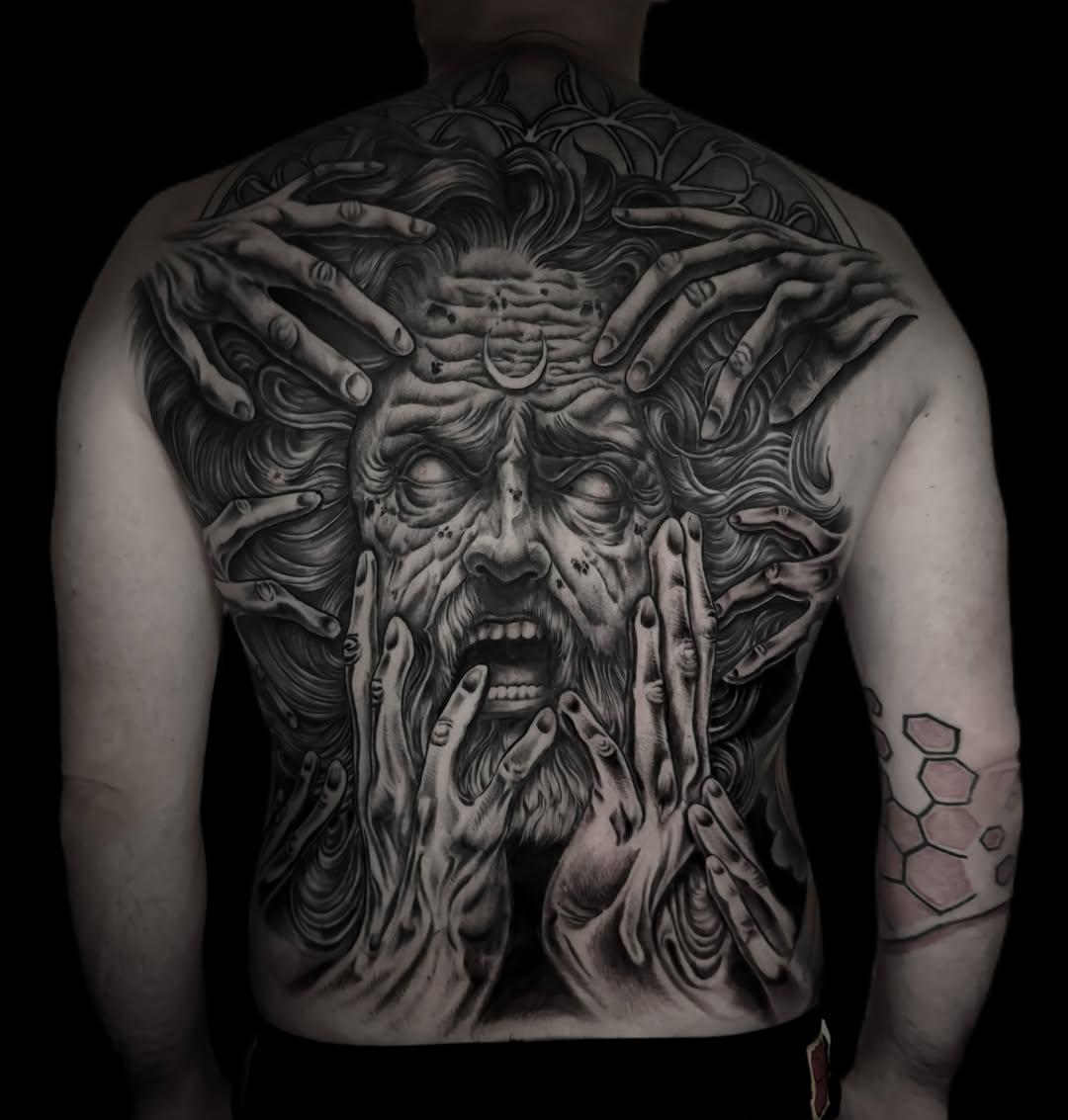 Tatouage dos complet blackwork black & grey — sebotis