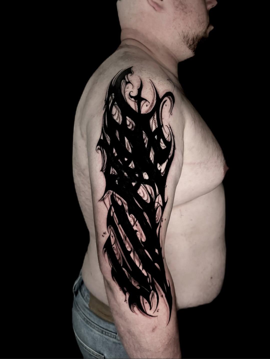 Tatouage cover blackwork organique — sebotis