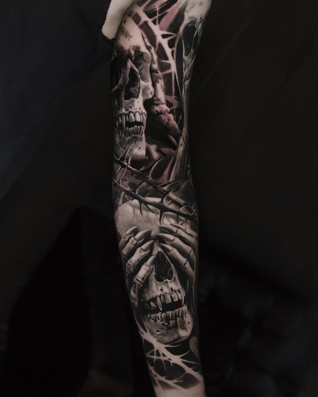 Tatouage crâne lianes réaliste — martins_tattoos