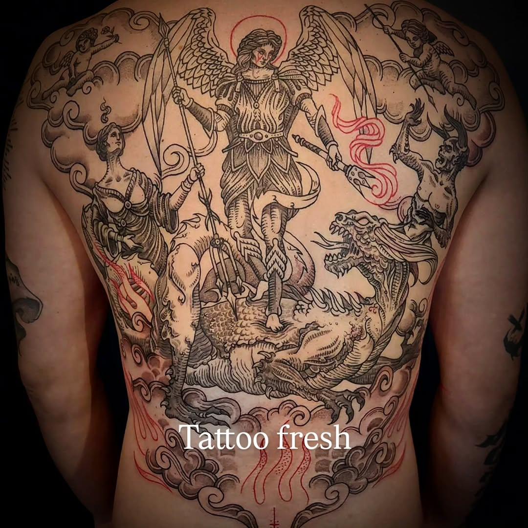 Tatouage Saint Michel dos complet réaliste néo-trad — matthieu.gibson.tattoo