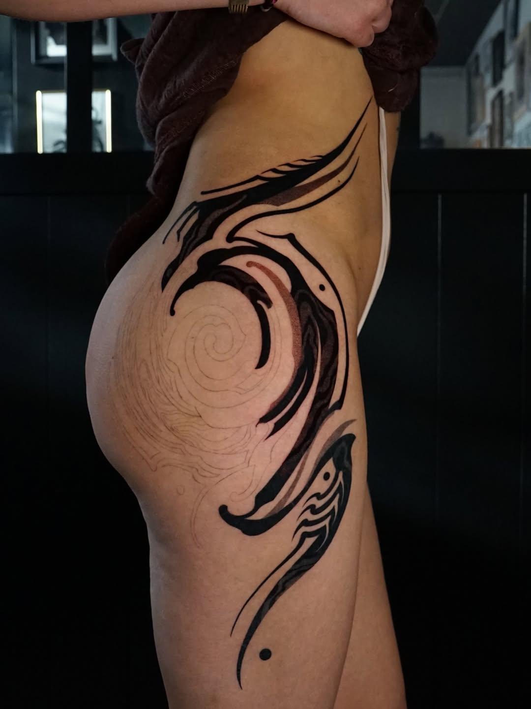 Tatouage codex cyberpunk abstrait géométrique — particule.ttt