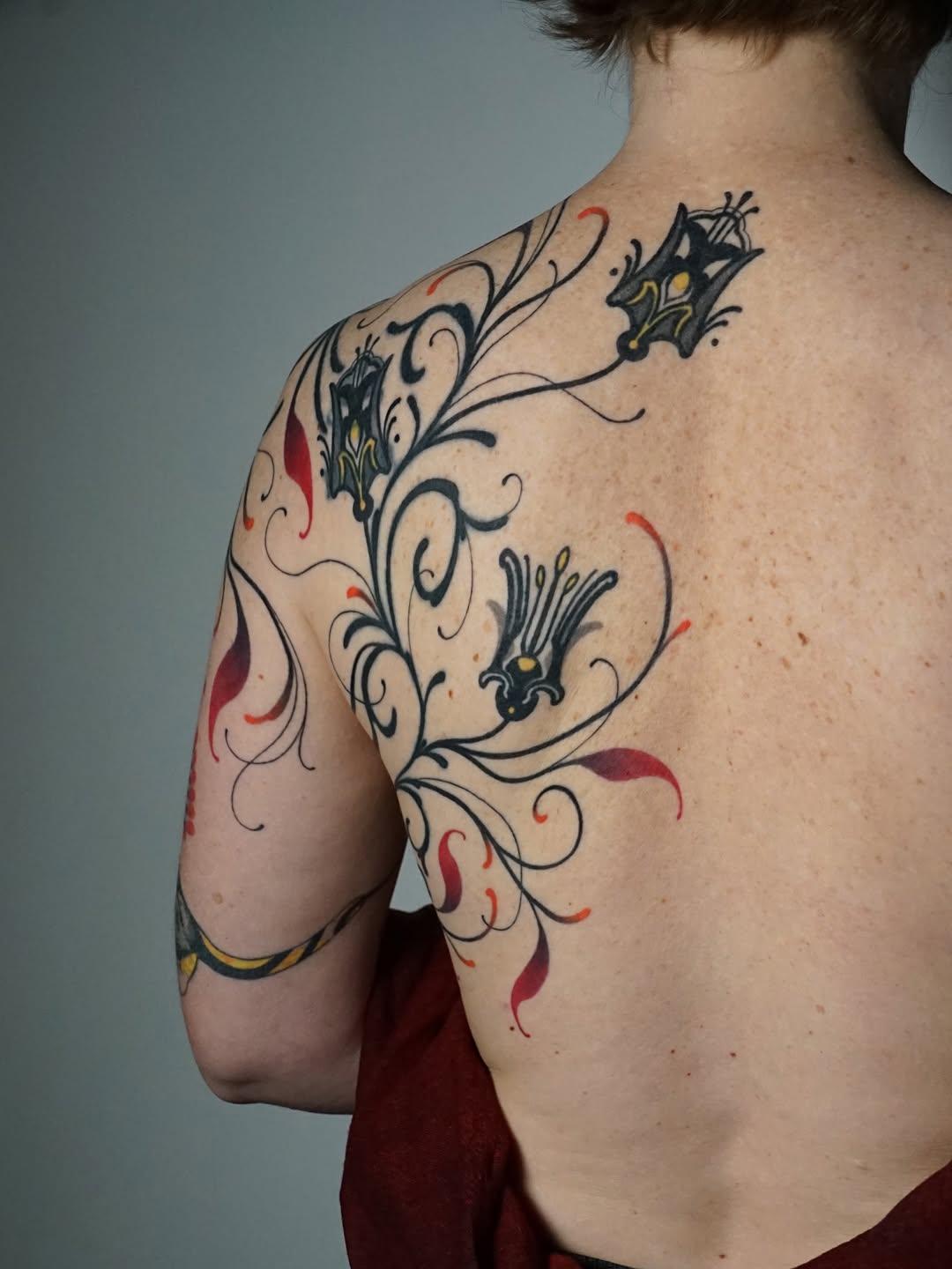 Tatouage arabesques florales ornementales cover — particule.ttt