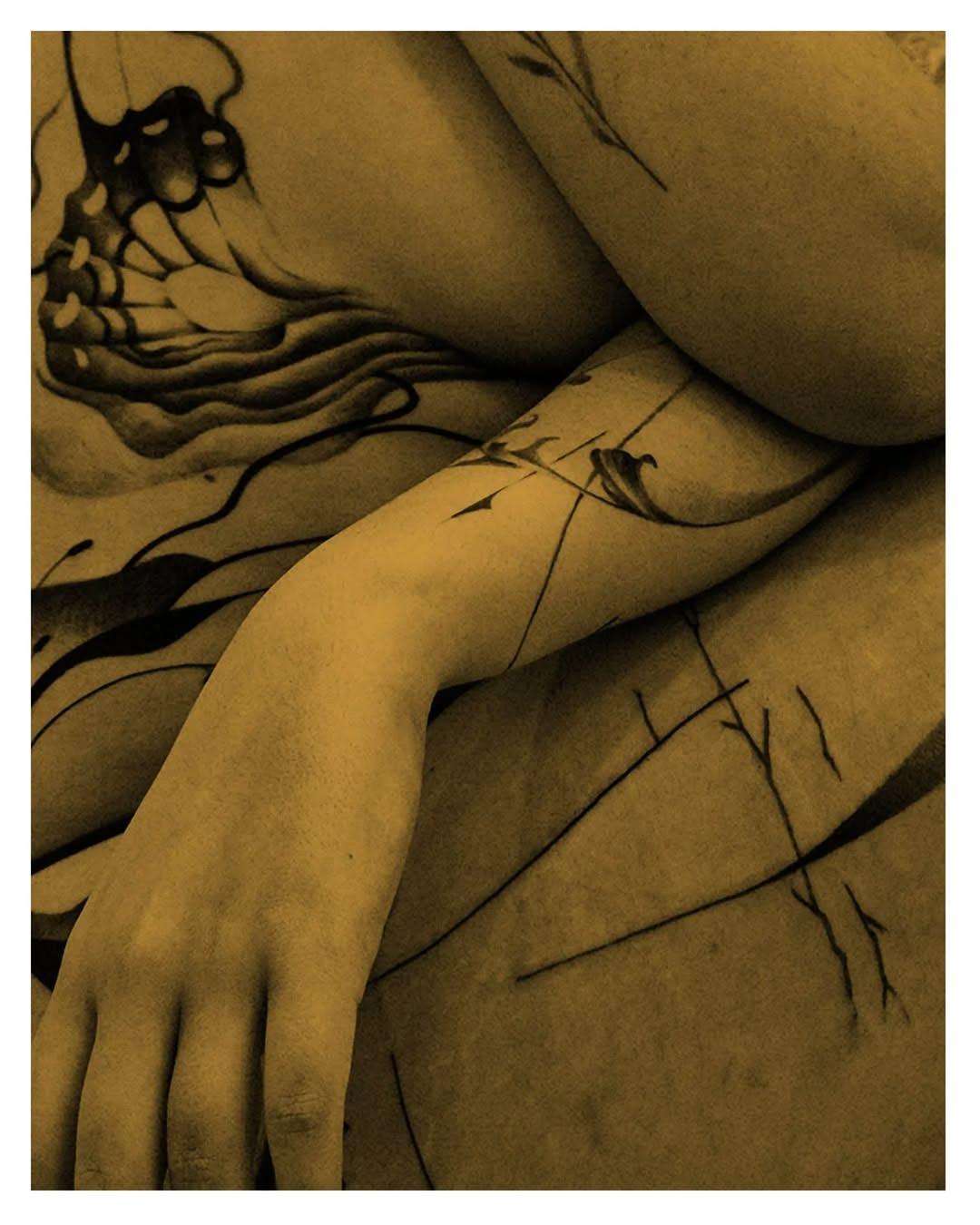 Tatouage freehand botanique abstrait — alex_dalessio