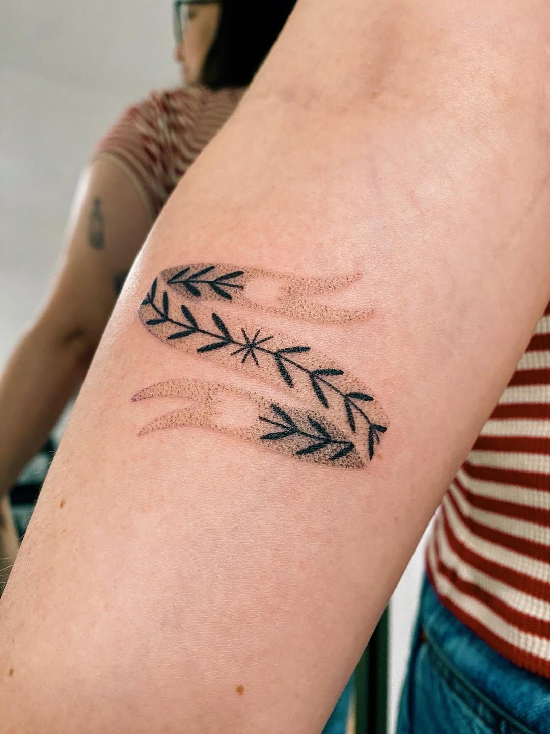Tatouage botanique délicat handpoke — annasuperpoke