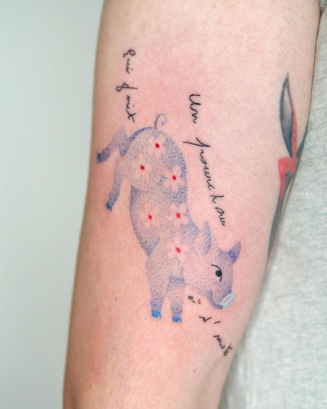 Tatouage cochon bleu illustratif couleur — bardou_tattoo