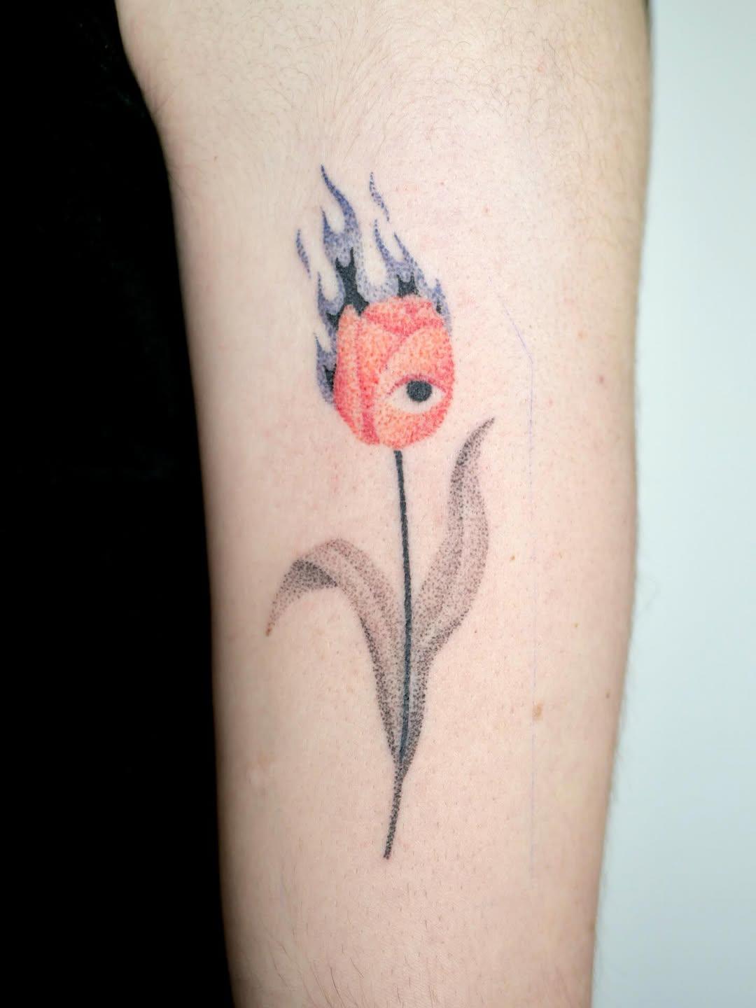 Tatouage fleur illustratif — bardou_tattoo