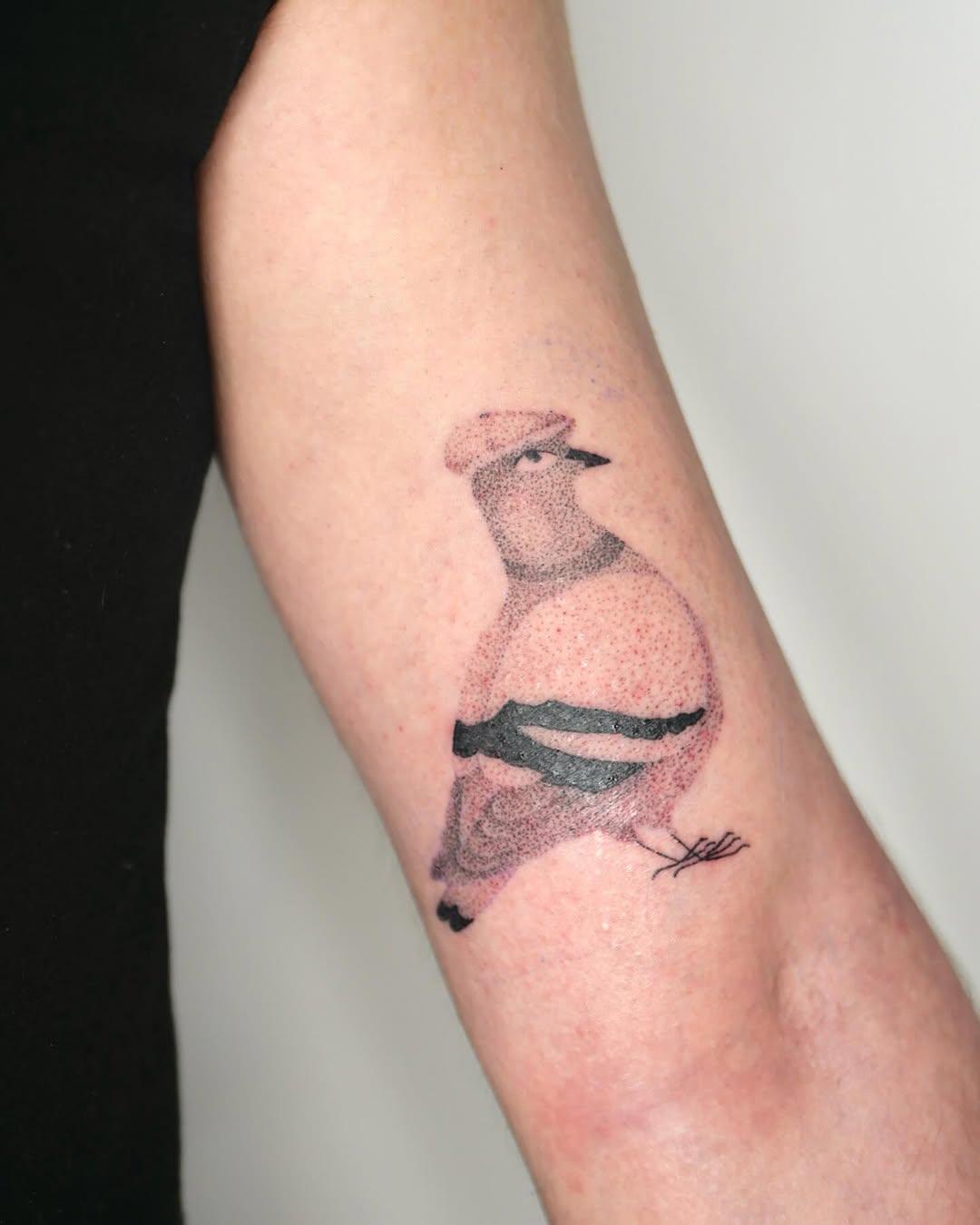 Tatouage pigeon illustratif — bardou_tattoo