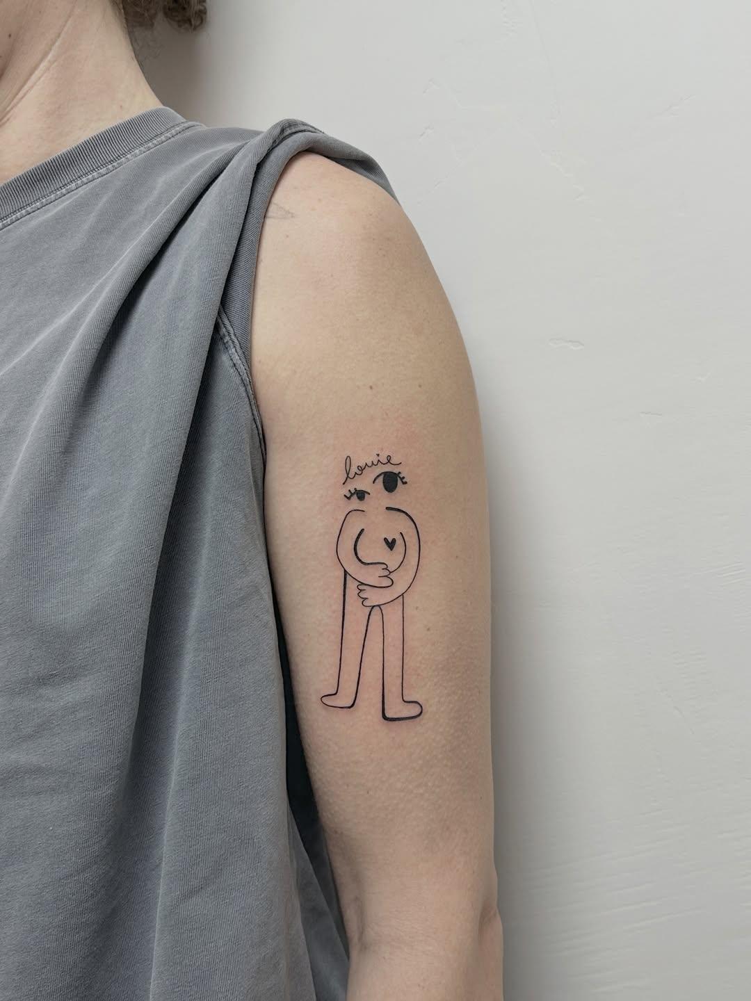 Tatouage fine line avec typo — bayaticha