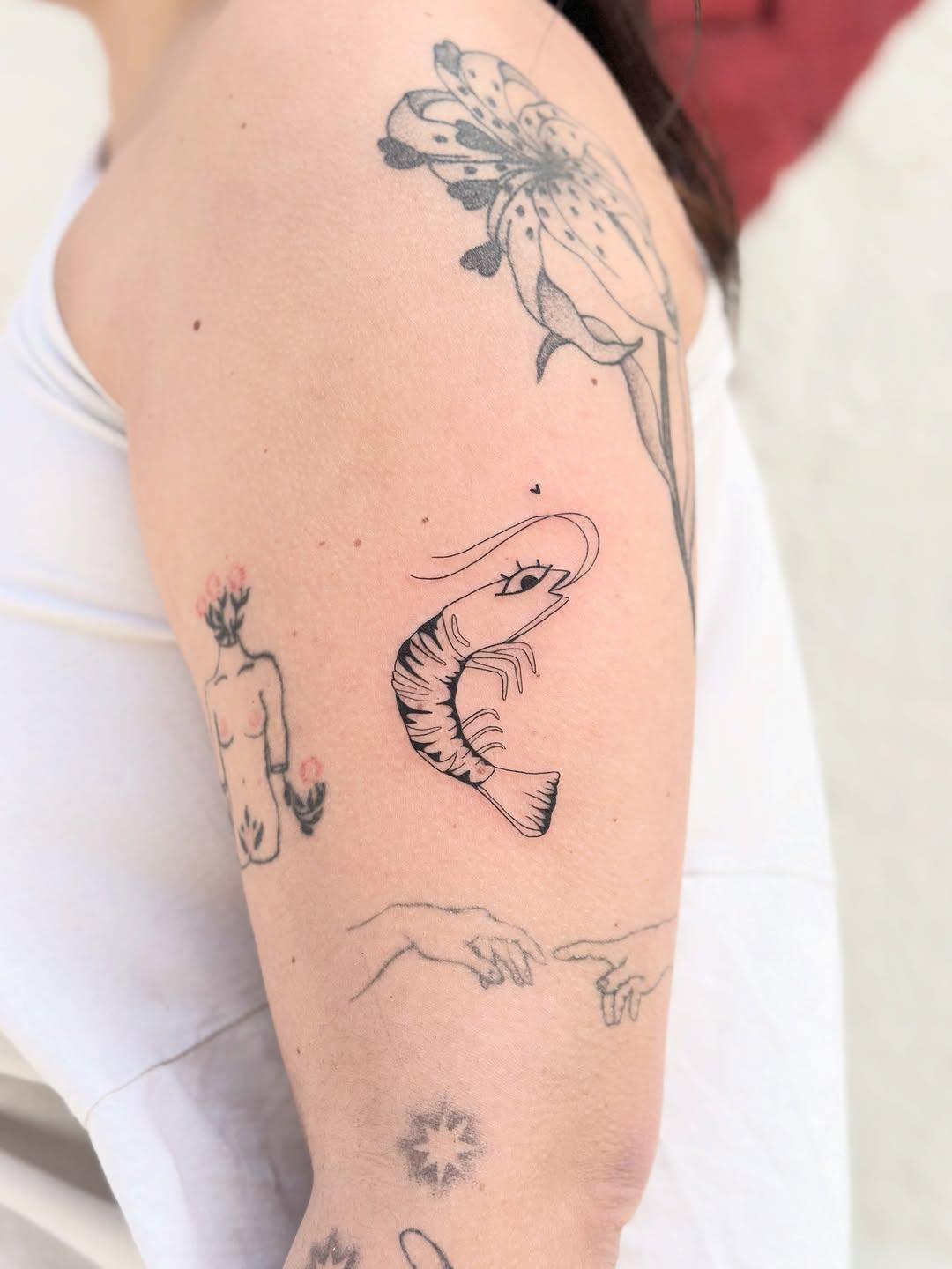 Tatouage crevette fine line — bayaticha