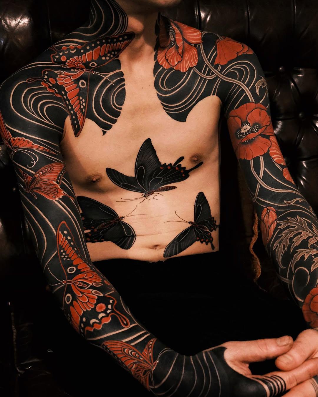 Tatouage papillons venimeux et coquelicots néo-trad — gakkinx