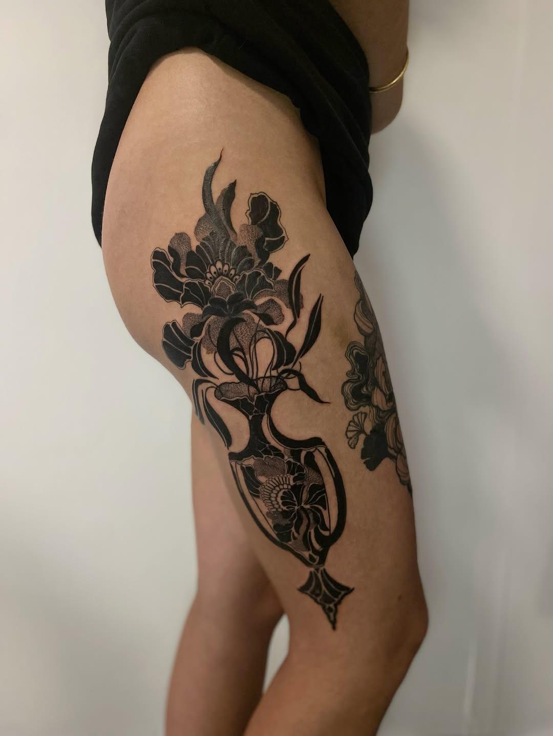Tatouage floral fine line — mellegee