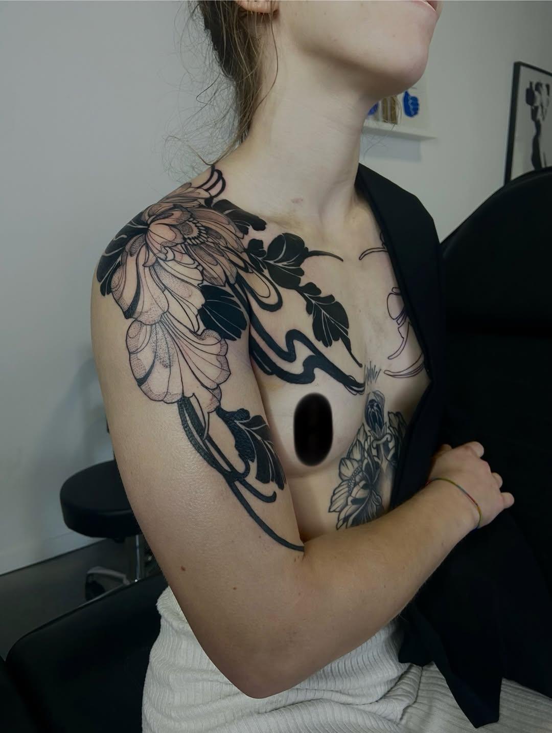 Tatouage floral fine line — mellegee