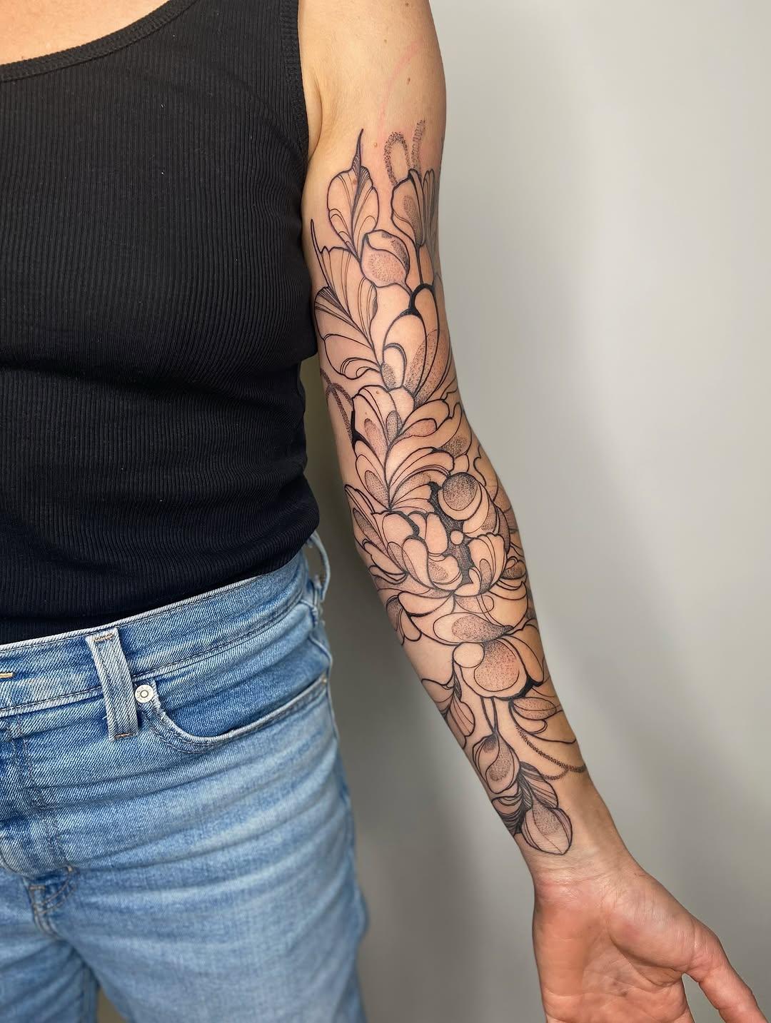 Tatouage floral fine line — mellegee