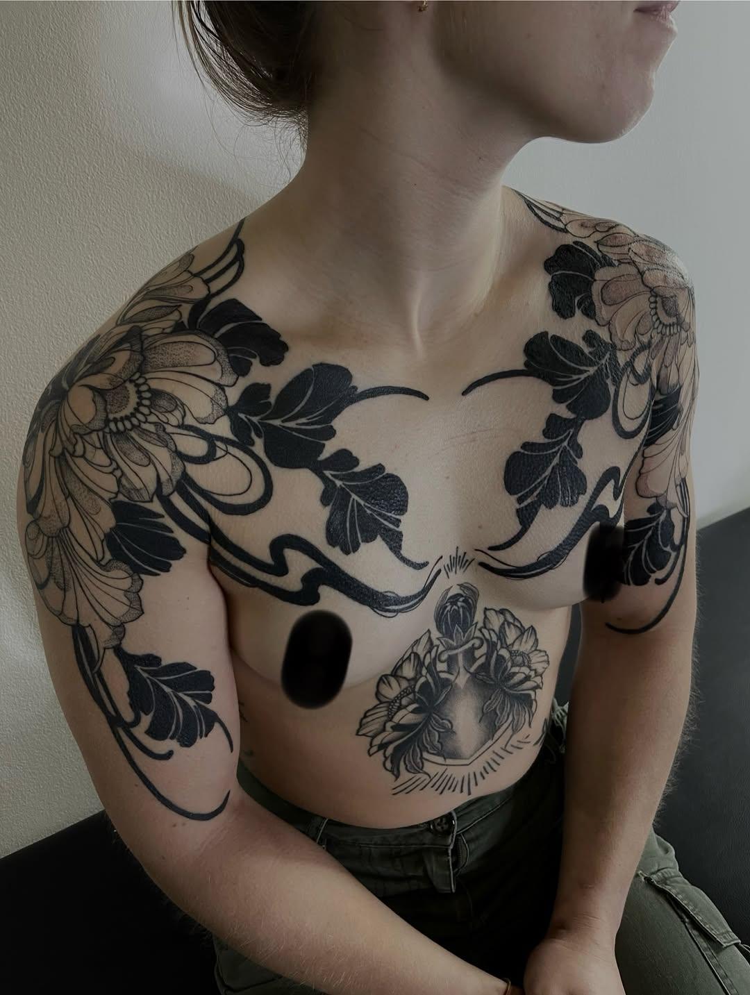 Tatouage floral fine line — mellegee