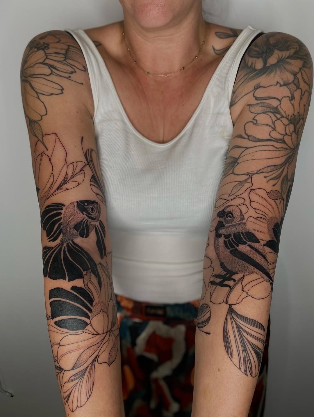 Tatouage floral fine line — mellegee