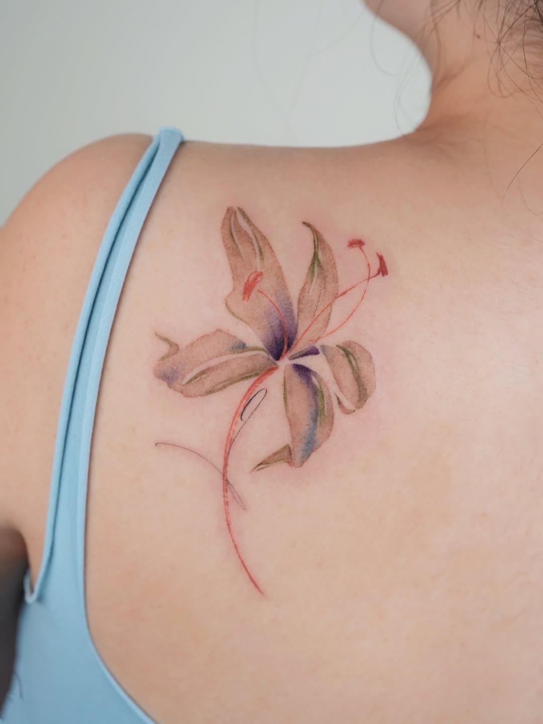 Tatouage lys fine line — salt_inkso