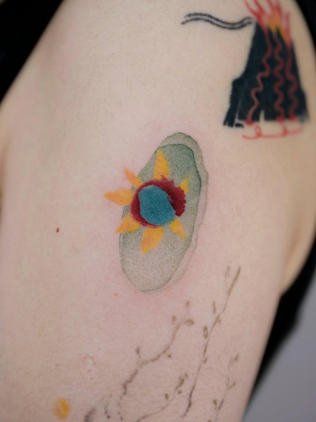 Tatouage volcan fine line illustratif — salt_inkso
