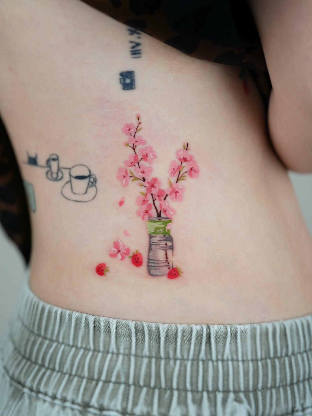 Tatouage cerisier et fraises fine line illustratif — salt_inkso