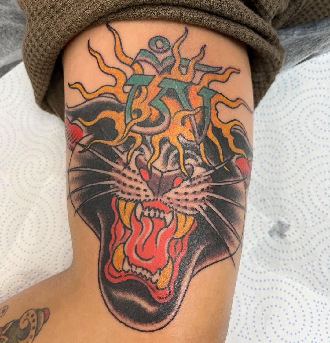 Tatouage Panthère Om tibétain — marcosortegatattoo