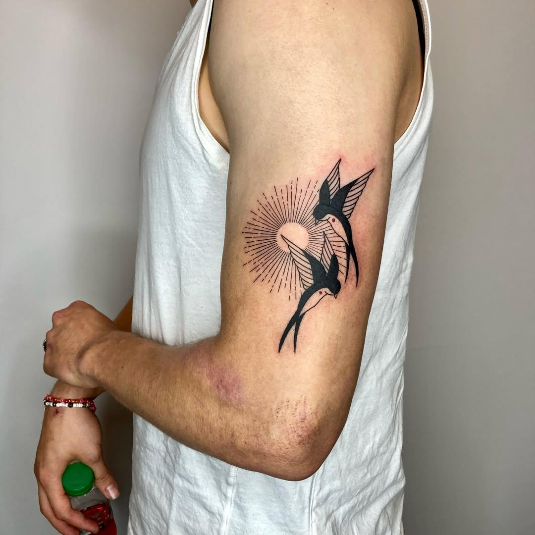 Tatouage colibri fine line — yoo.tattoo