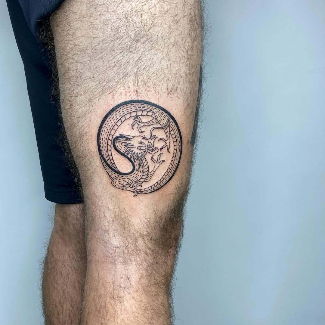 Tatouage dragon yin-yang gravure — yoo.tattoo