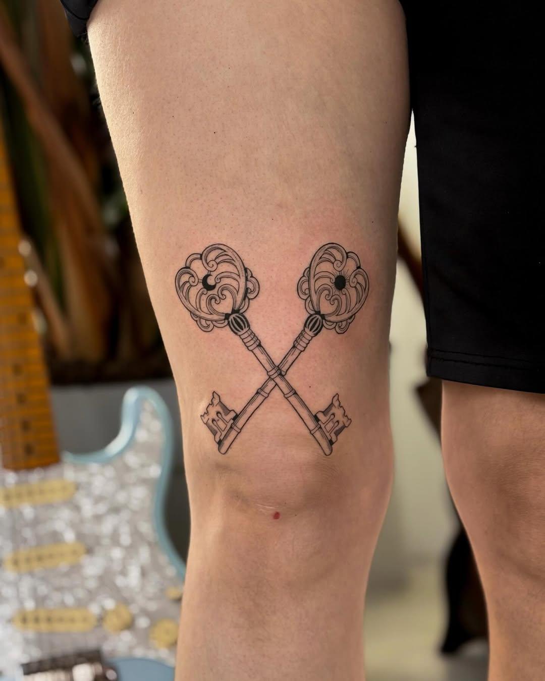 Tatouage clés magiques fine line flash — donatelau