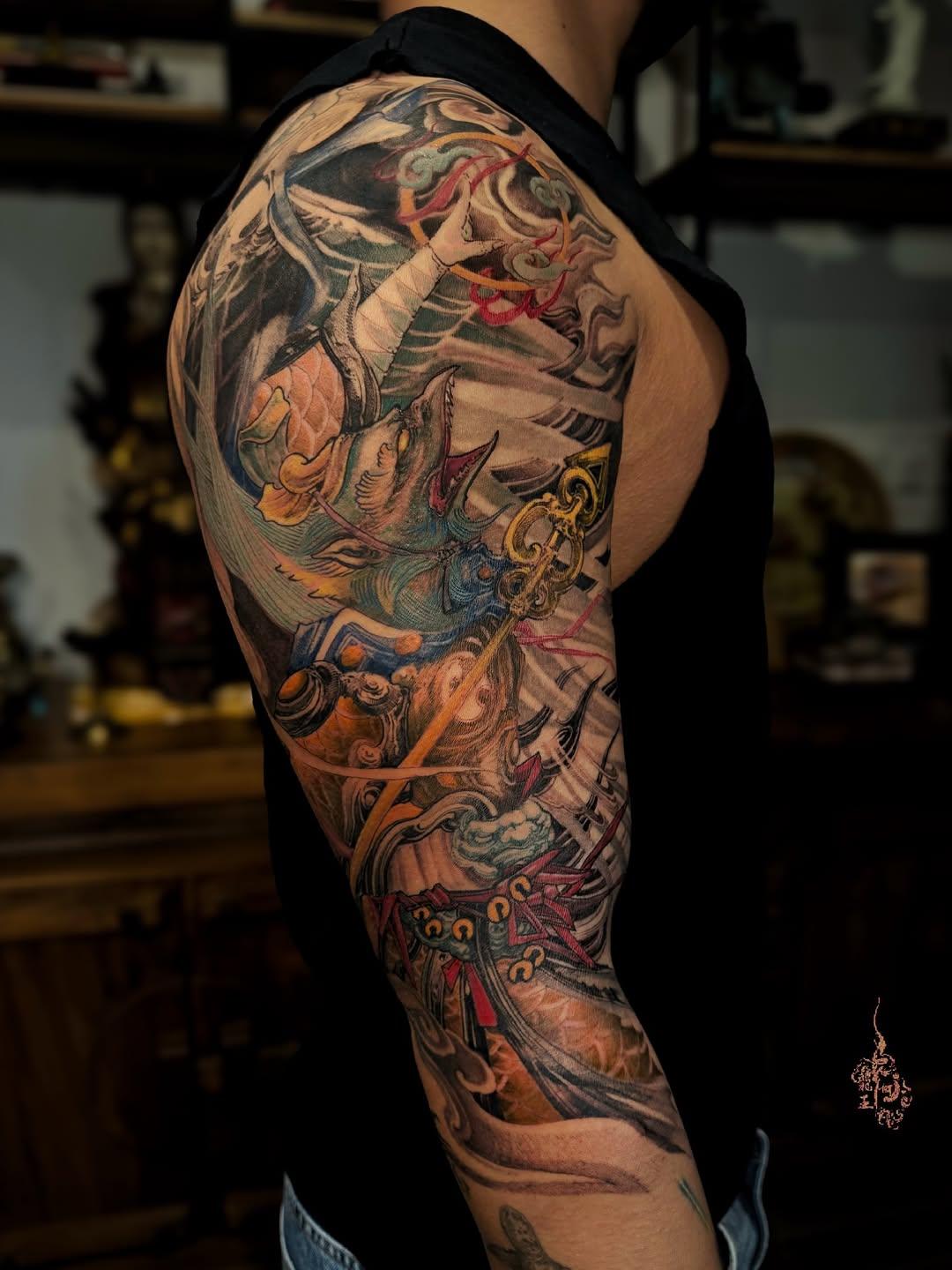 Tatouage Karasutengu manche 3/4 — sonneetattoo