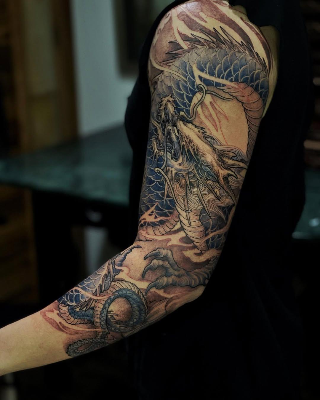 Tatouage Dragon bleu complet — sonneetattoo