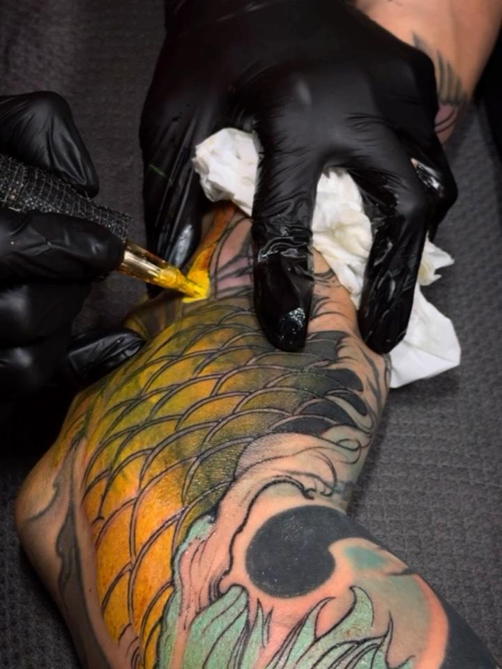 Tatouage Paon cover-up — sonneetattoo