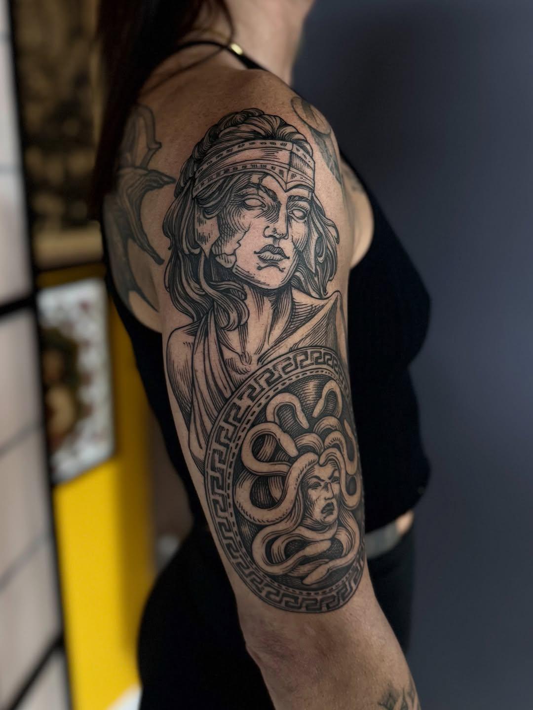 Tatouage Athéna illustratif couleur — dumano.tattoo