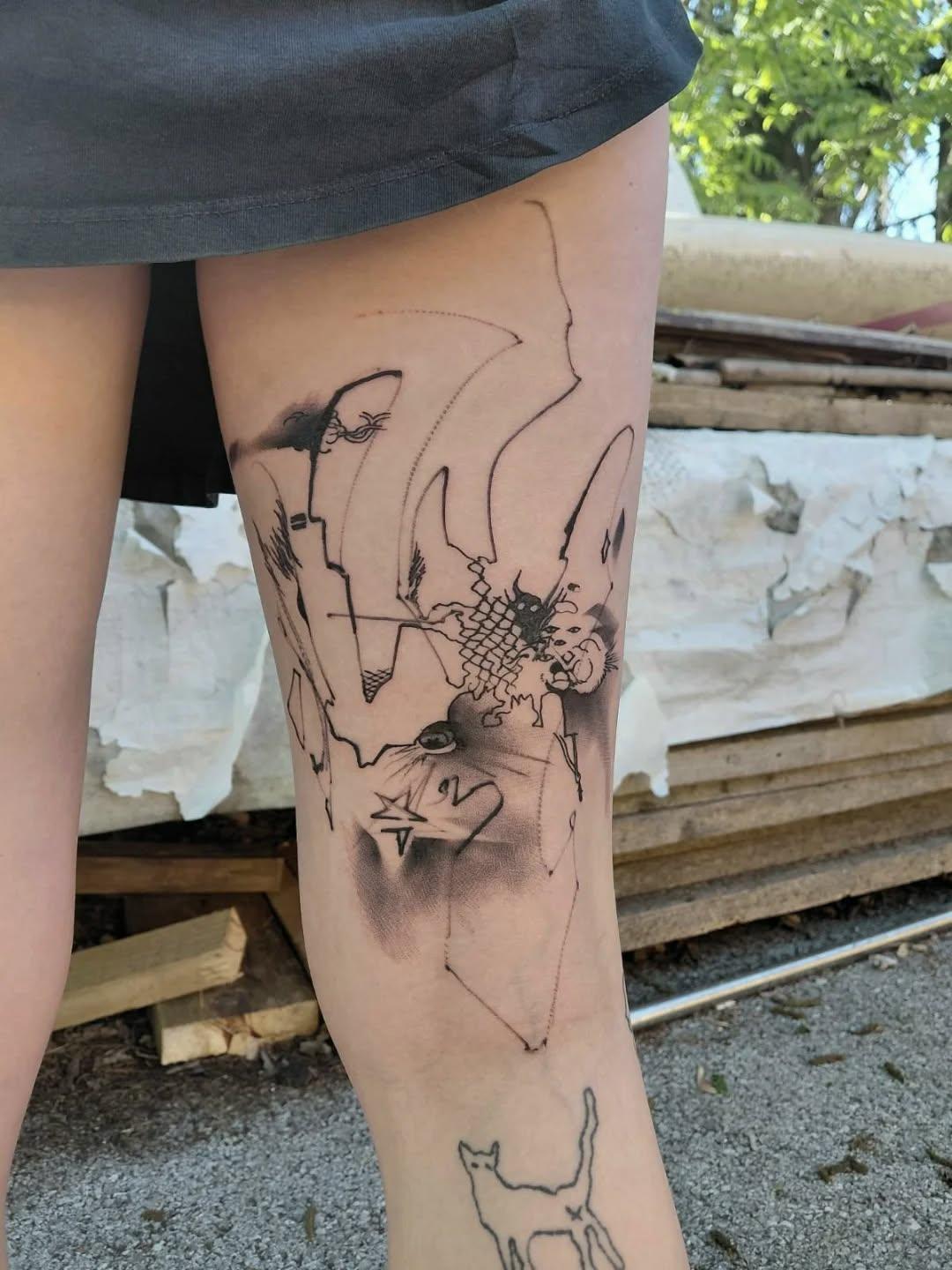 Tatouage Composition mixte géométrique figurative — a_.void