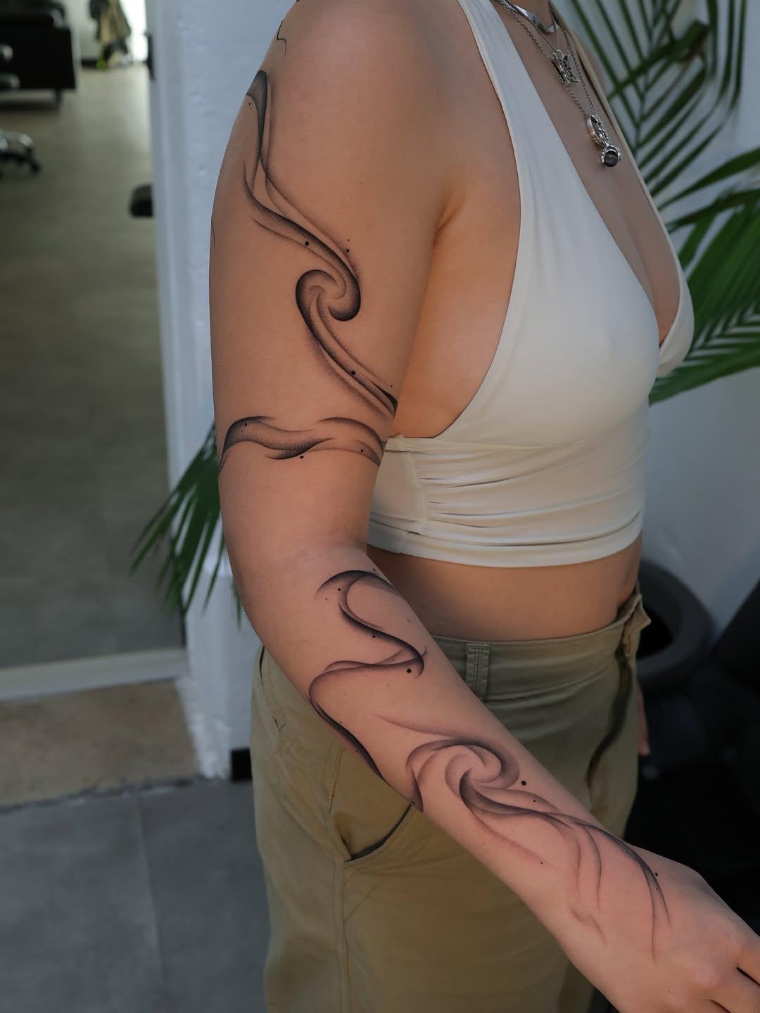 Tatouage dark fine line — malfatti.ttt