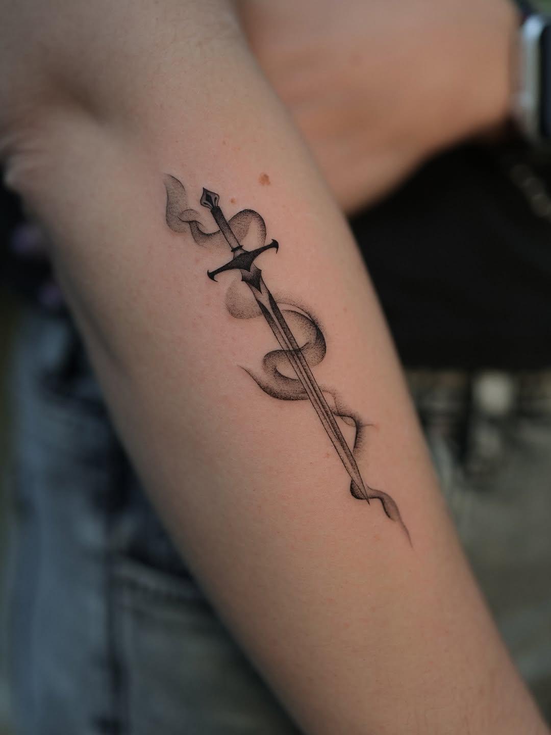 Tatouage dark fine line — malfatti.ttt