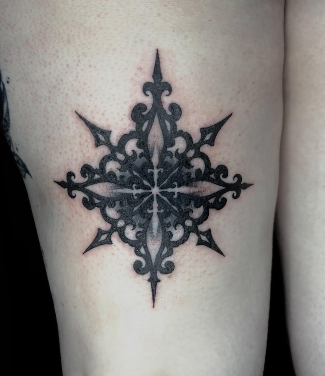 Tatouage dark ornement fine line — lulatatouage