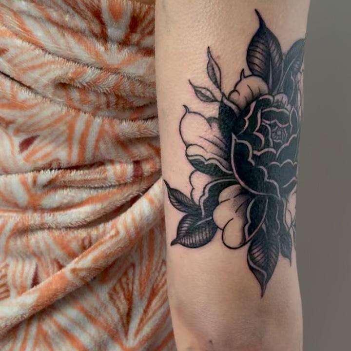 Tatouage cover floral — faustinegaribal