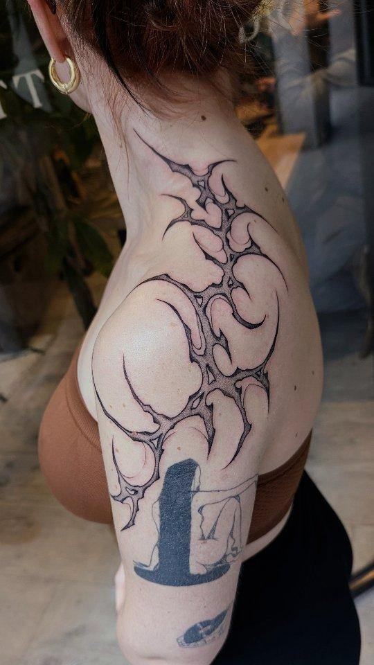 Tatouage design abstrait organique — salttty__