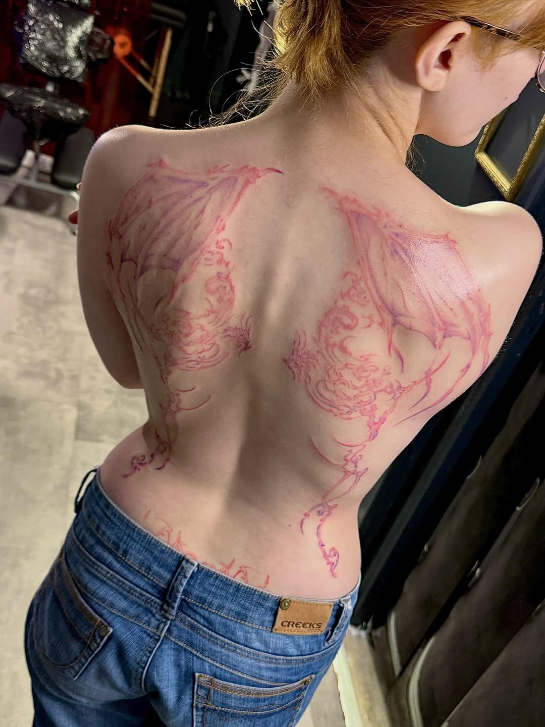 Tatouage ornements baroques main — yung_mary